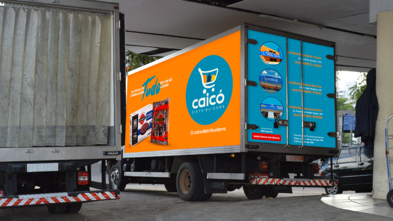 Caminhão envelopado com campanha do Supermercado Caicó